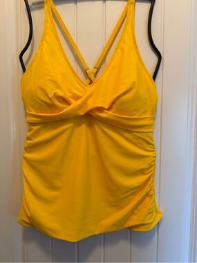 NEVER WORN Bright Yellow Twist-Front Tankini Top